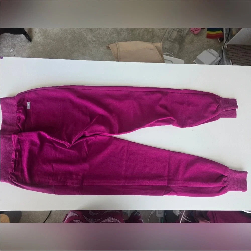 NWT Figs Bold Pink Jogger Scrub pants - Picture 3 of 3